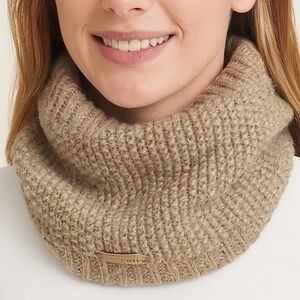 NWOT Oakley Neck Warmer